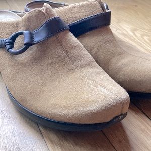 Women’s Rockport Dmx size 8.5m slip on suede mules brown/tan closed toe shoes